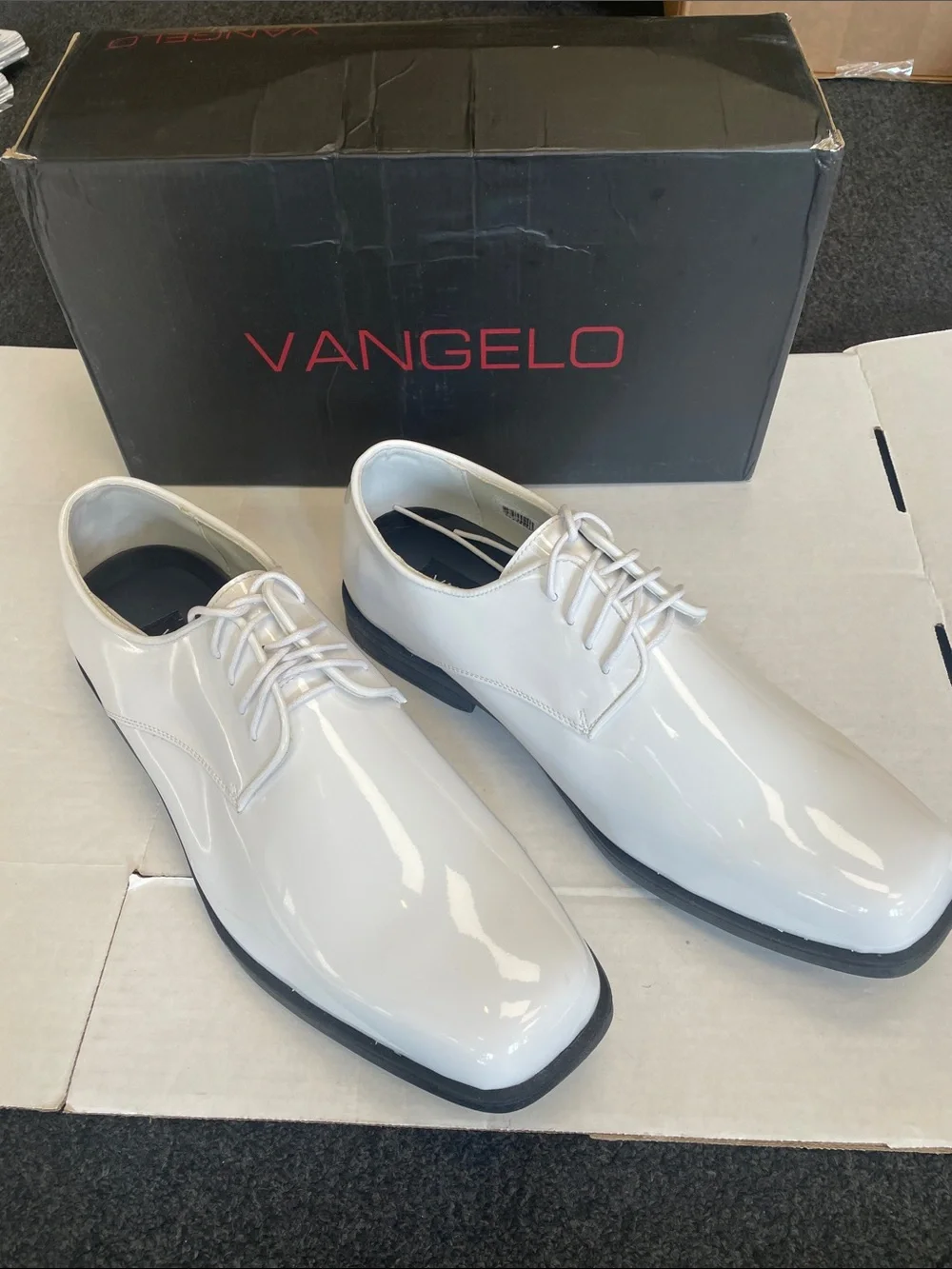 Vangelo Men’s White Patent Lace-Up Oxfords